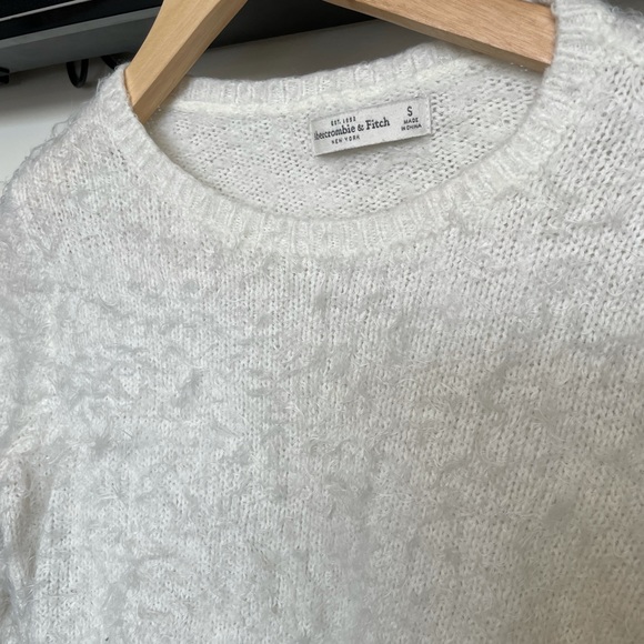 ABERCROMBIE FLUFFY WHITE SWEATER - Picture 2 of 4